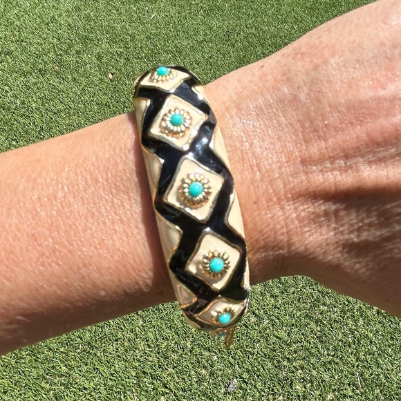 ✨NWOT J Crew bangle, enamel & gold tone, magnetic closure with chain - Picture 5 of 5